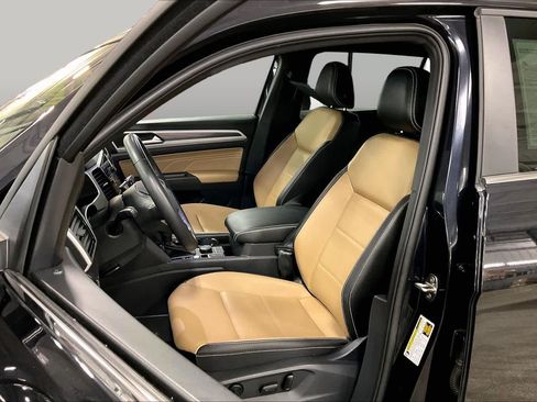 Used 2023 Volkswagen Atlas Cross Sport SE AWD/4WD image 8