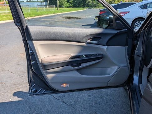 Used 2011 Honda Accord LX-P image 11
