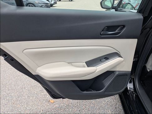 Used 2025 Nissan Altima 2.5 SV FWD image 24