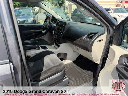 Used 2016 Dodge Grand Caravan SXT w/ Rear Park Assist Package FWD image 16