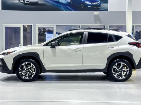Used 2024 Subaru Crosstrek 2.0i Premium AWD/4WD image 2