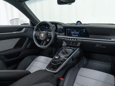 Certified 2024 Porsche 911 Carrera S RWD image 22