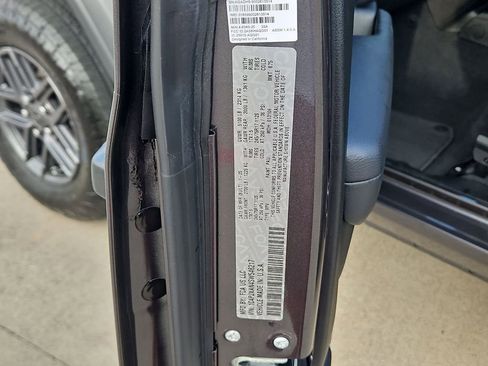 Used 2025 Jeep Wrangler Sport image 31