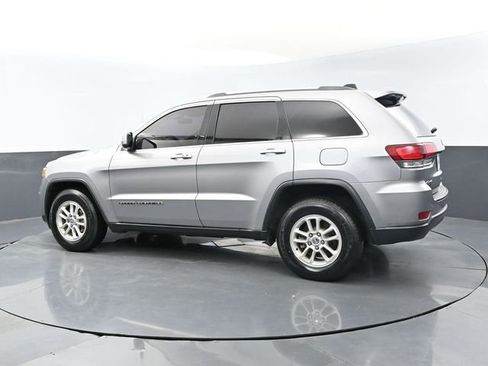 Used 2020 Jeep Grand Cherokee Laredo image 3