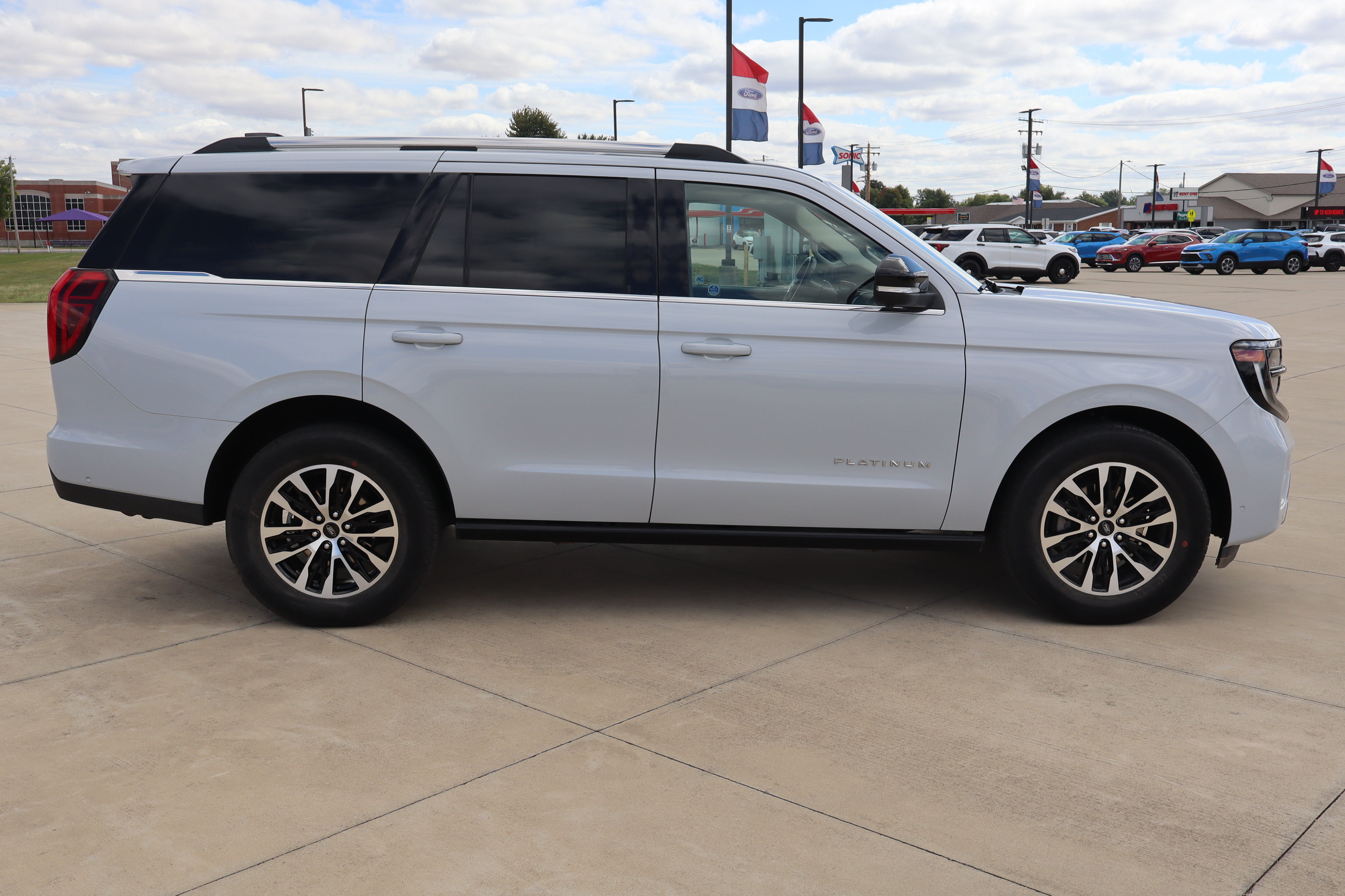 Used 2025 Ford Expedition Platinum AWD/4WD image 5