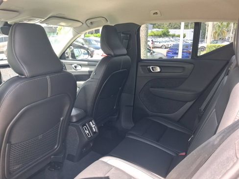 Used 2024 Volvo XC40 B5 Core AWD/4WD image 6