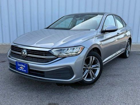 Used 2024 Volkswagen Jetta SE FWD image 1