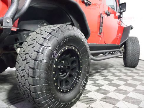 Used 2016 Jeep Wrangler Unlimited Sahara w/ Connectivity Group AWD/4WD image 10