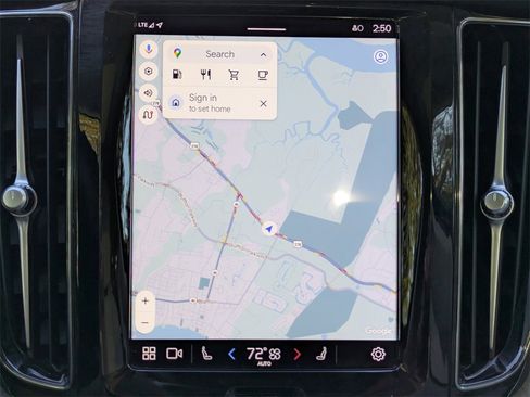 Certified 2024 Volvo XC60 B5 Plus image 21