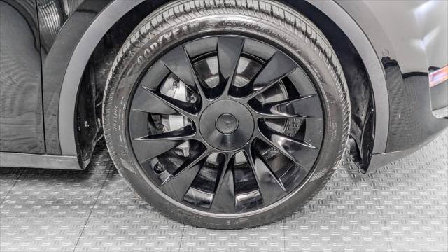 Used 2022 Tesla Model Y Long Range AWD/4WD image 29