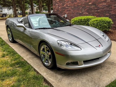 Used 2006 Chevrolet Corvette Convertible w/ Preferred Equipment Group RWD image 29