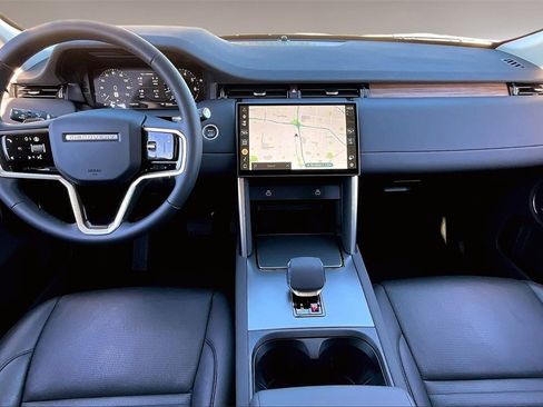 Used 2025 Land Rover Discovery Sport S image 7