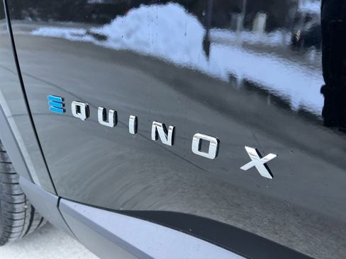 New 2026 Chevrolet Equinox EV LT image 32