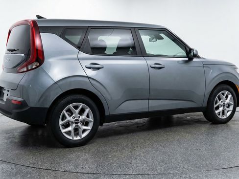 Used 2025 Kia Soul LX w/ LX Technology Package FWD image 9