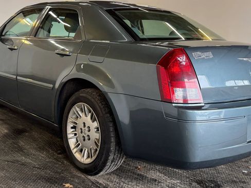 Used 2005 Chrysler 300 RWD image 7