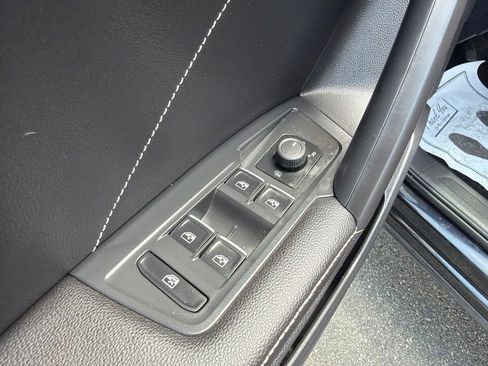 Used 2023 Volkswagen Tiguan SE w/ Panoramic Sunroof Package FWD image 15
