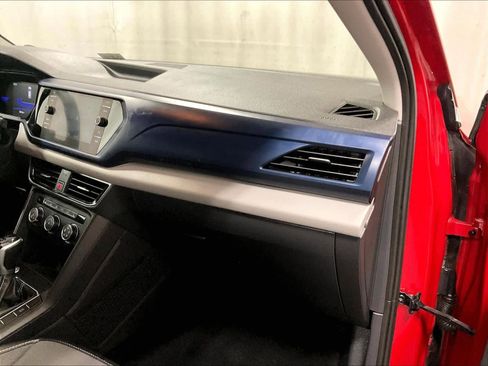 Certified 2022 Volkswagen Taos SE image 13