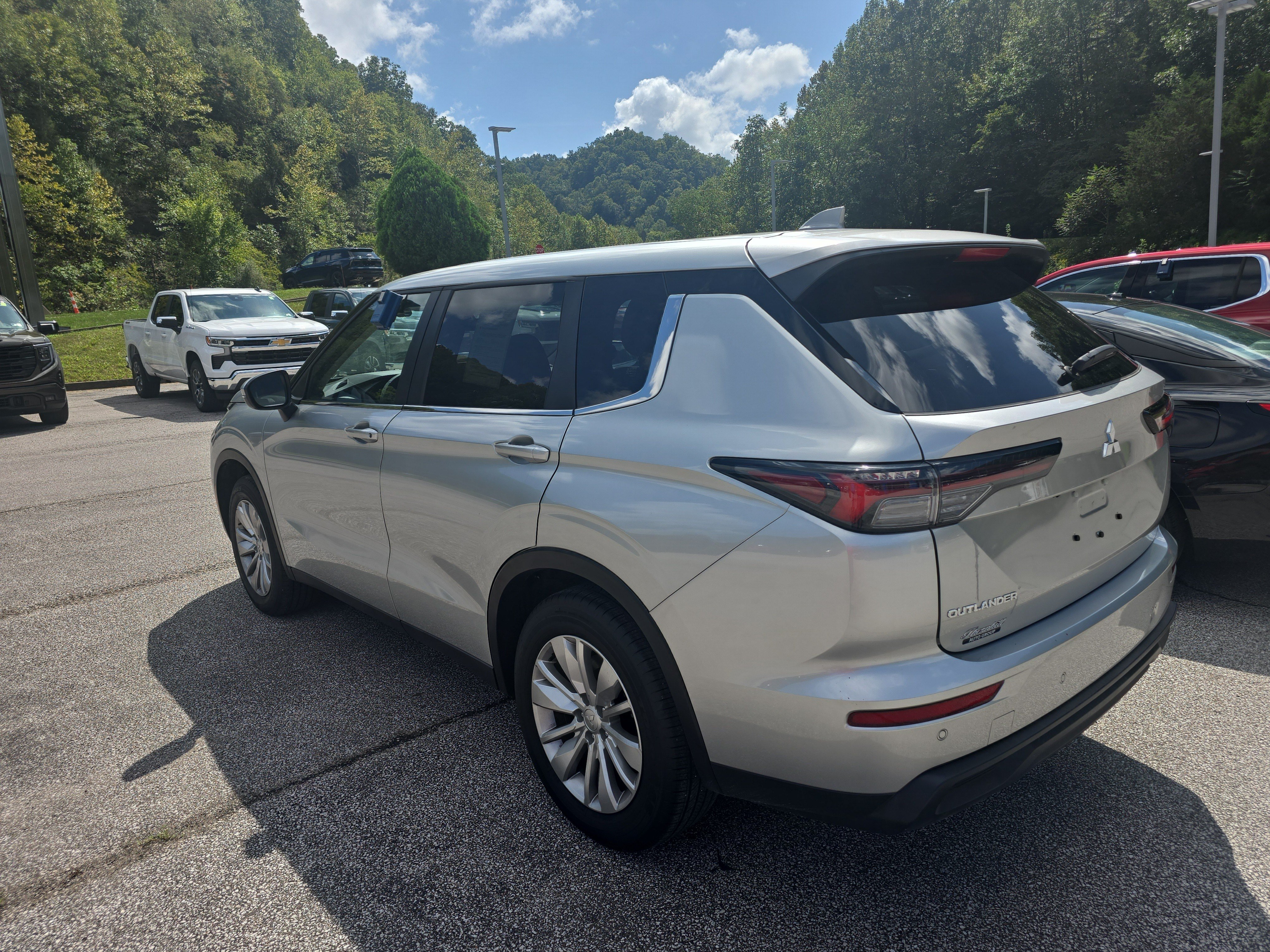 Used 2025 Mitsubishi Outlander ES AWD/4WD image 6