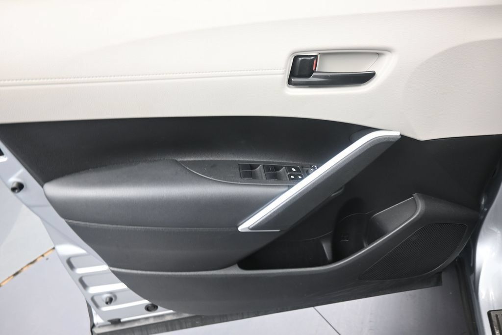 Used 2022 Toyota Corolla Cross L FWD image 11