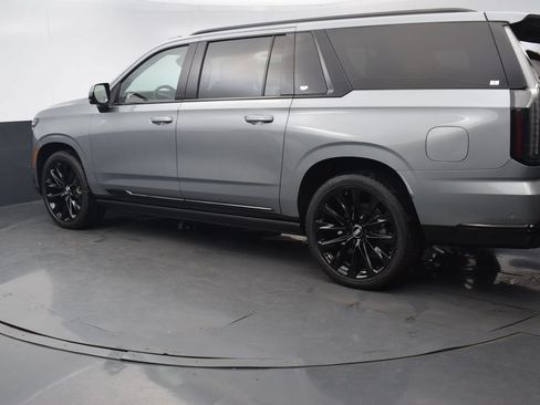 New 2026 Cadillac Escalade ESV Platinum Sport w/ LPO, ONYX Package AWD/4WD image 4