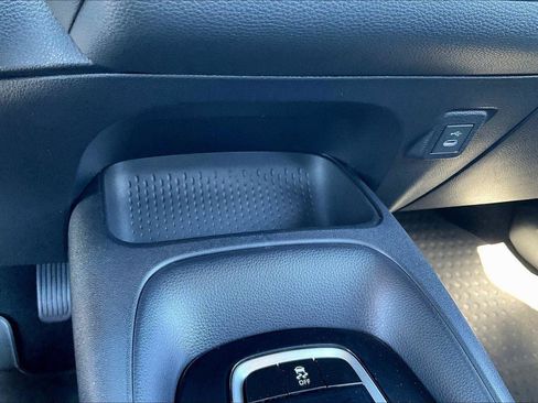 Used 2024 Toyota Corolla LE image 30