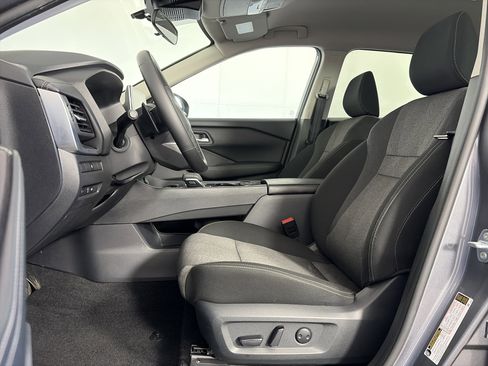 Used 2025 Nissan Rogue SV AWD/4WD image 6
