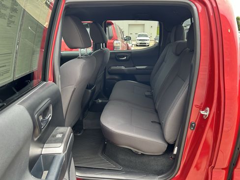 Certified 2018 Toyota Tacoma TRD Off-Road w/ Technology Package AWD/4WD image 18