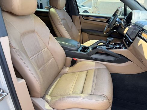 Used 2020 Porsche Cayenne AWD/4WD image 30