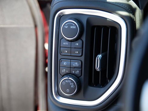 Used 2020 Chevrolet Silverado 1500 LT Trail Boss AWD/4WD image 18