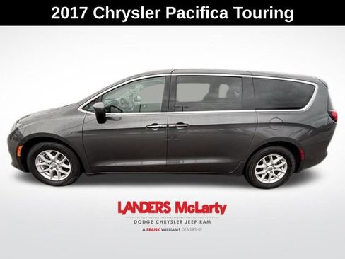 Used 2017 Chrysler Pacifica Touring image 3