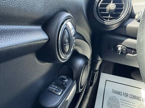 Used 2015 MINI Cooper 2-Door Hardtop image 17