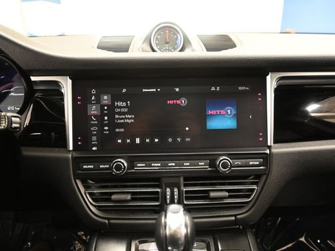 Used 2019 Porsche Macan image 22