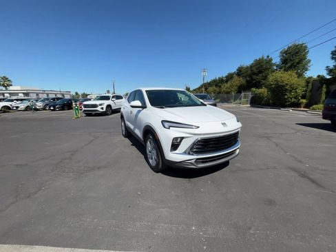 Used 2025 Buick Encore GX Preferred AWD/4WD image 3
