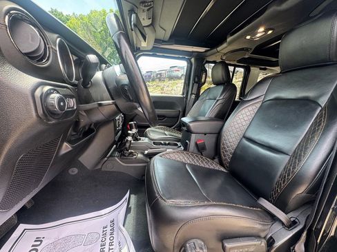 Used 2022 Jeep Wrangler Unlimited Sahara AWD/4WD image 15