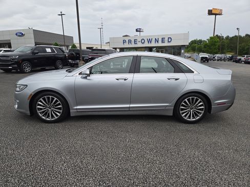 Used 2020 Lincoln MKZ w/ Convenience Package FWD image 17