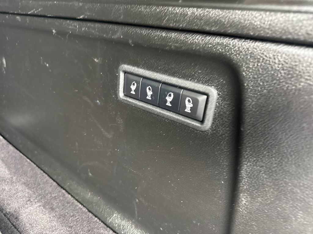 Used 2024 Jeep Wagoneer L Series II w/ Flexible Seating Group AWD/4WD image 12