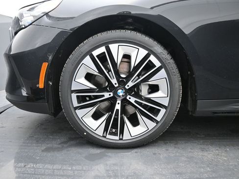 Certified 2025 BMW 530i 530i w/ Premium Package image 4