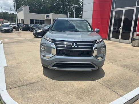Used 2026 Mitsubishi Outlander SE FWD image 2