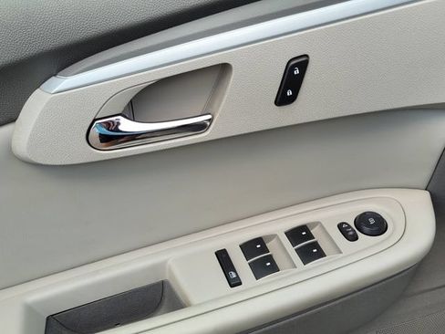 Used 2009 Chevrolet Traverse LT FWD image 24