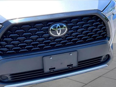 Used 2023 Toyota Corolla Cross LE AWD/4WD image 29
