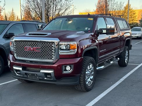 Used 2017 GMC Sierra 2500 Denali w/ Duramax Plus Package image 2