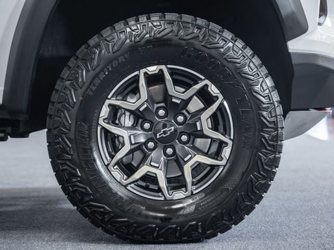 Used 2026 Chevrolet Colorado ZR2 image 17