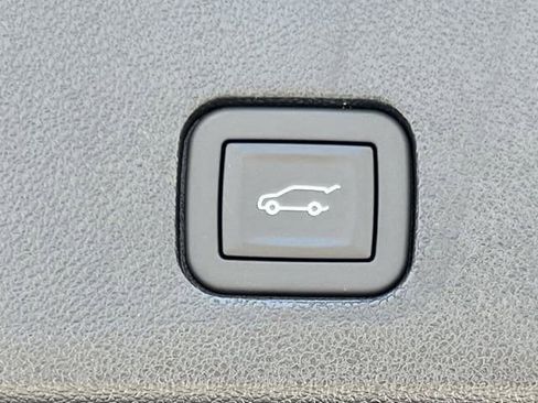 New 2025 Cadillac XT6 Luxury image 28