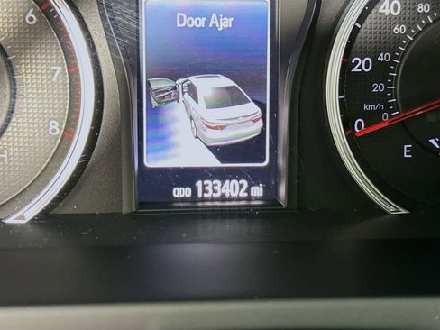 Used 2015 Toyota Camry SE image 12