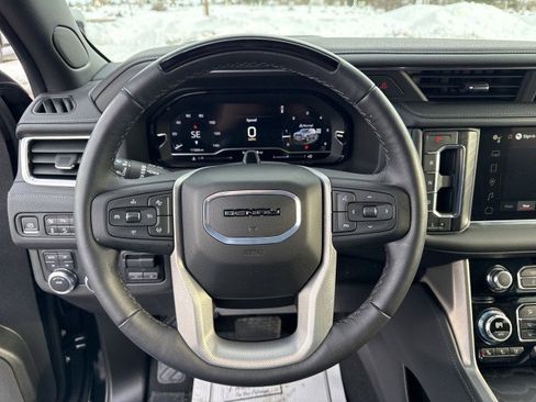 Used 2024 GMC Yukon Denali w/ Advanced Technology Package image 11