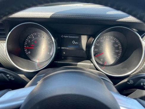 Used 2020 Ford Mustang Coupe RWD image 17