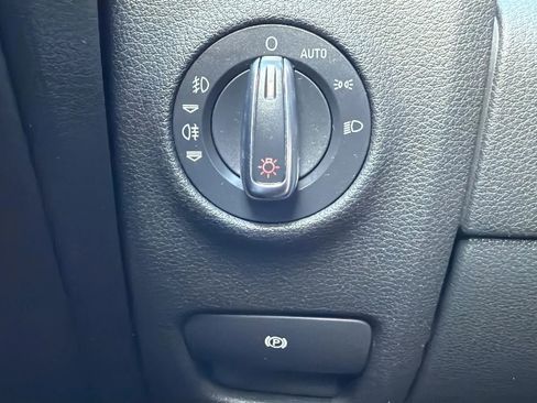 Used 2015 Audi Q7 3.0T Premium w/ Technology Package image 38