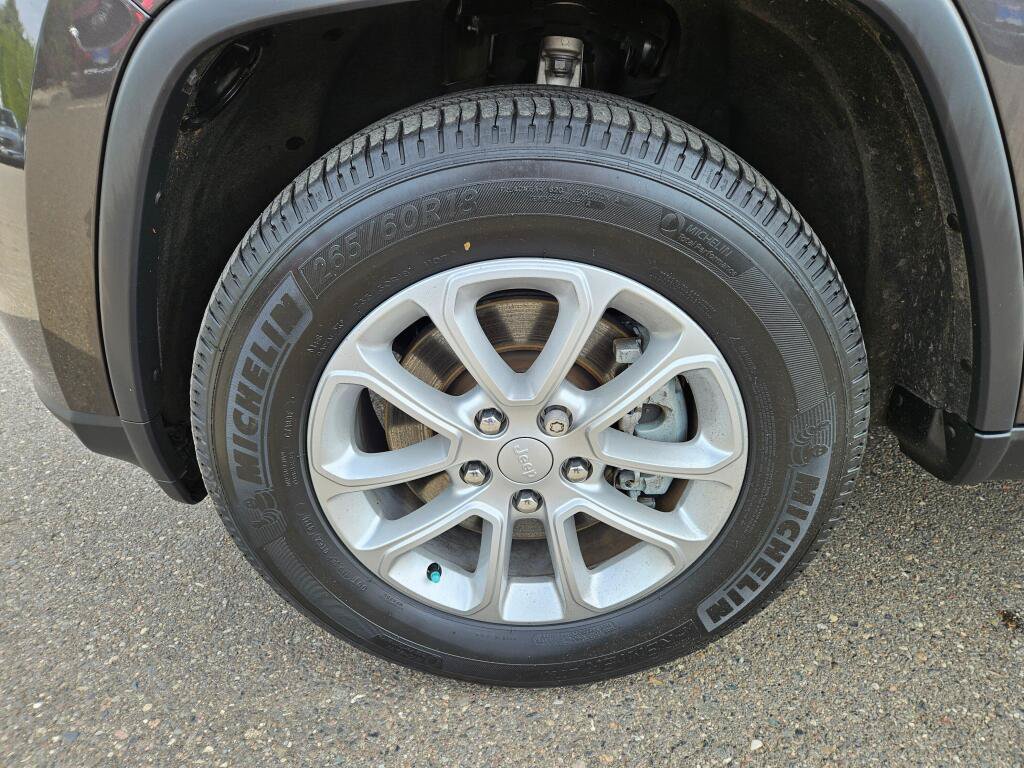 Used 2021 Jeep Grand Cherokee Laredo AWD/4WD image 8