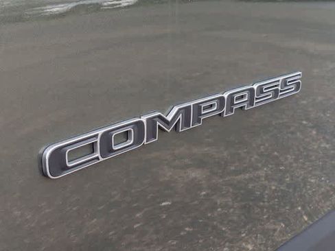 Used 2018 Jeep Compass Limited AWD/4WD image 13