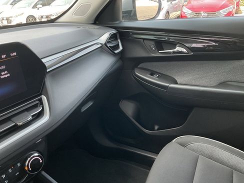 Used 2025 Chevrolet TrailBlazer LT image 36